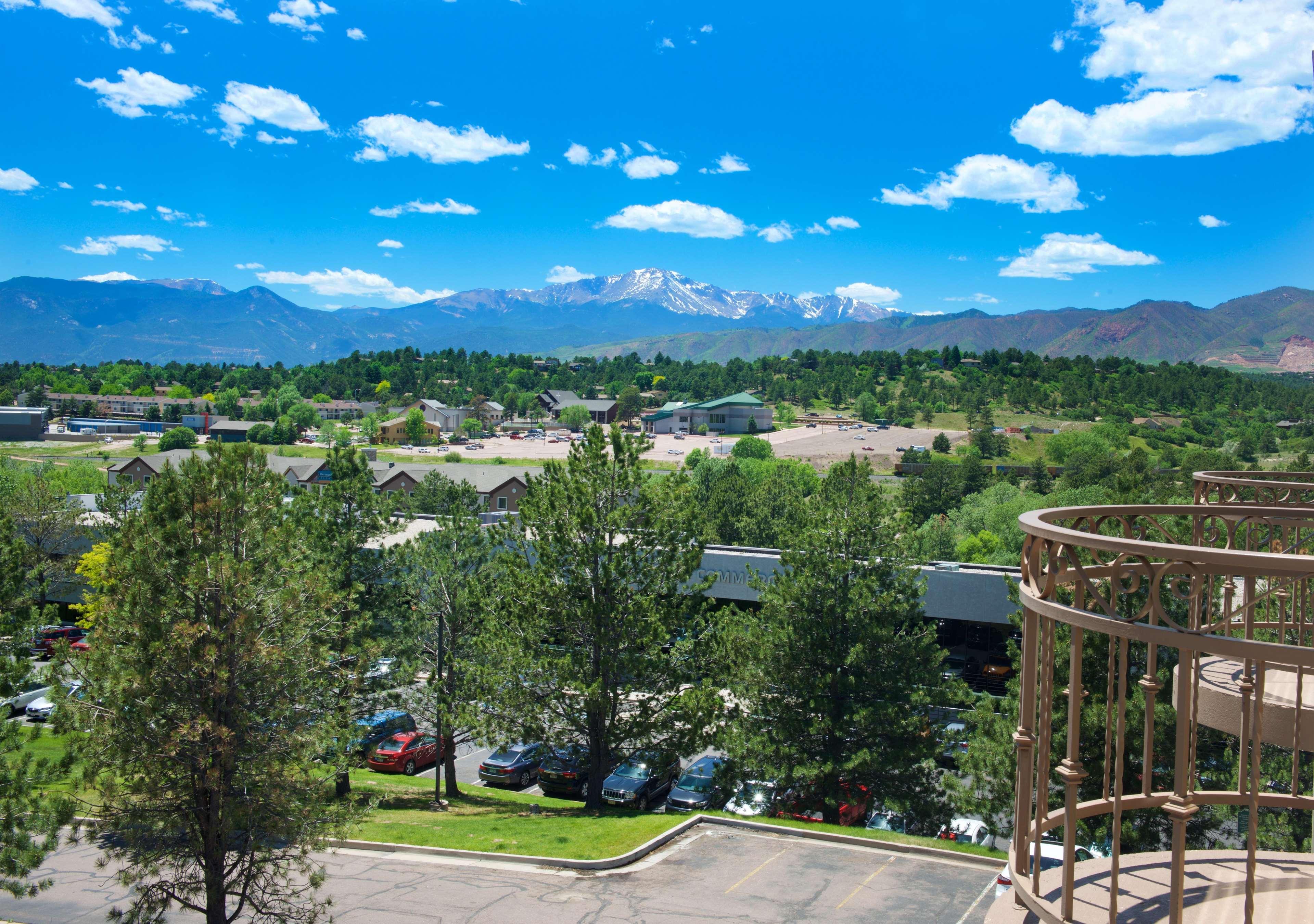 Embassy Suites By Hilton Colorado Springs Exterior foto