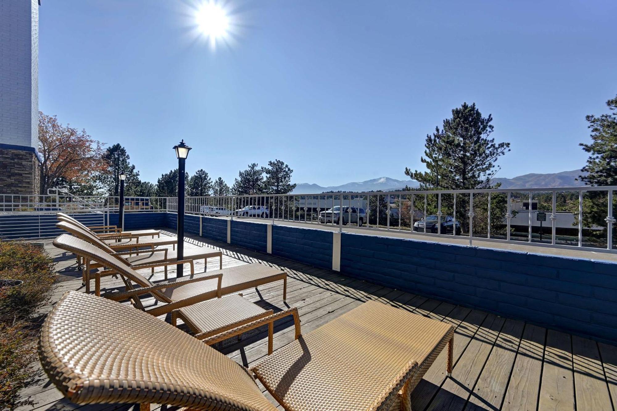 Embassy Suites By Hilton Colorado Springs Exterior foto